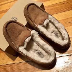 UGG slippers US 6
